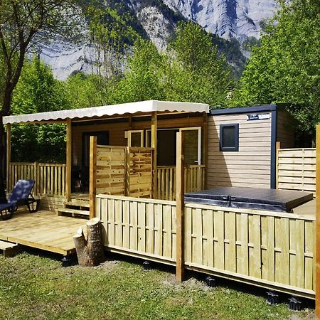 Camping Le Colporteur Hotel Le Bourg-dʼOisans Buitenkant foto