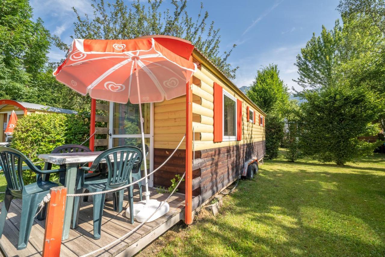 Camping Le Colporteur Hotel Le Bourg-dʼOisans Buitenkant foto