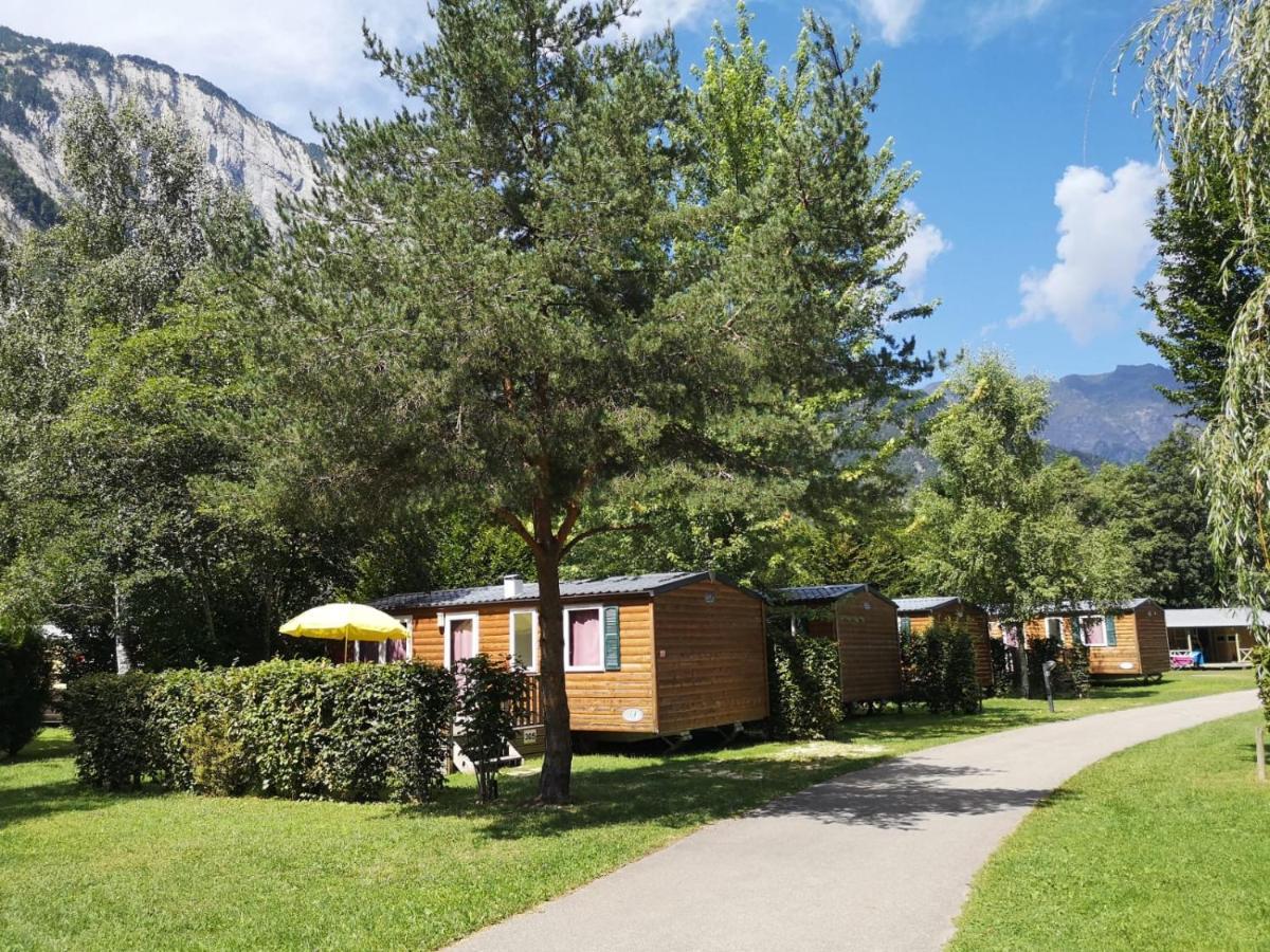 Camping Le Colporteur Hotel Le Bourg-dʼOisans Buitenkant foto