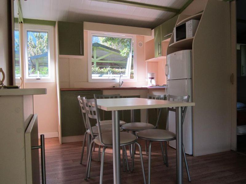 Camping Le Colporteur Hotel Le Bourg-dʼOisans Buitenkant foto