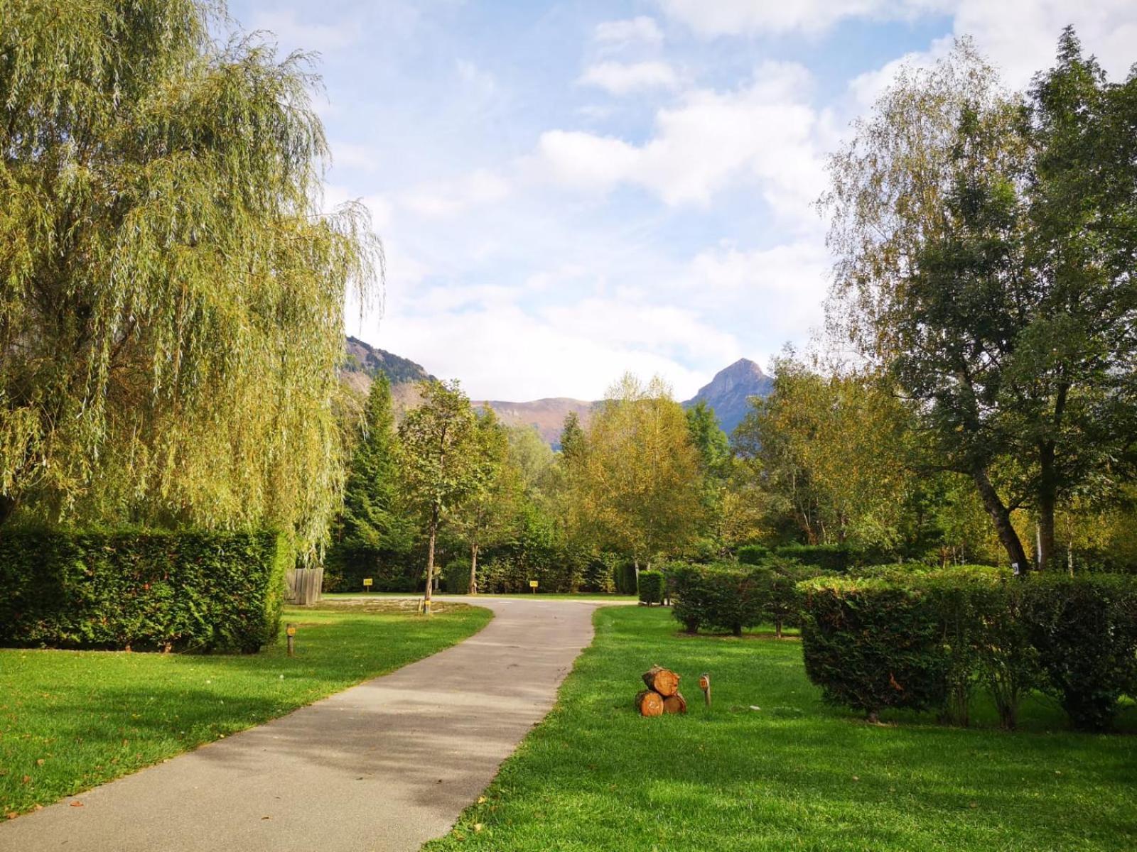 Camping Le Colporteur Hotel Le Bourg-dʼOisans Buitenkant foto
