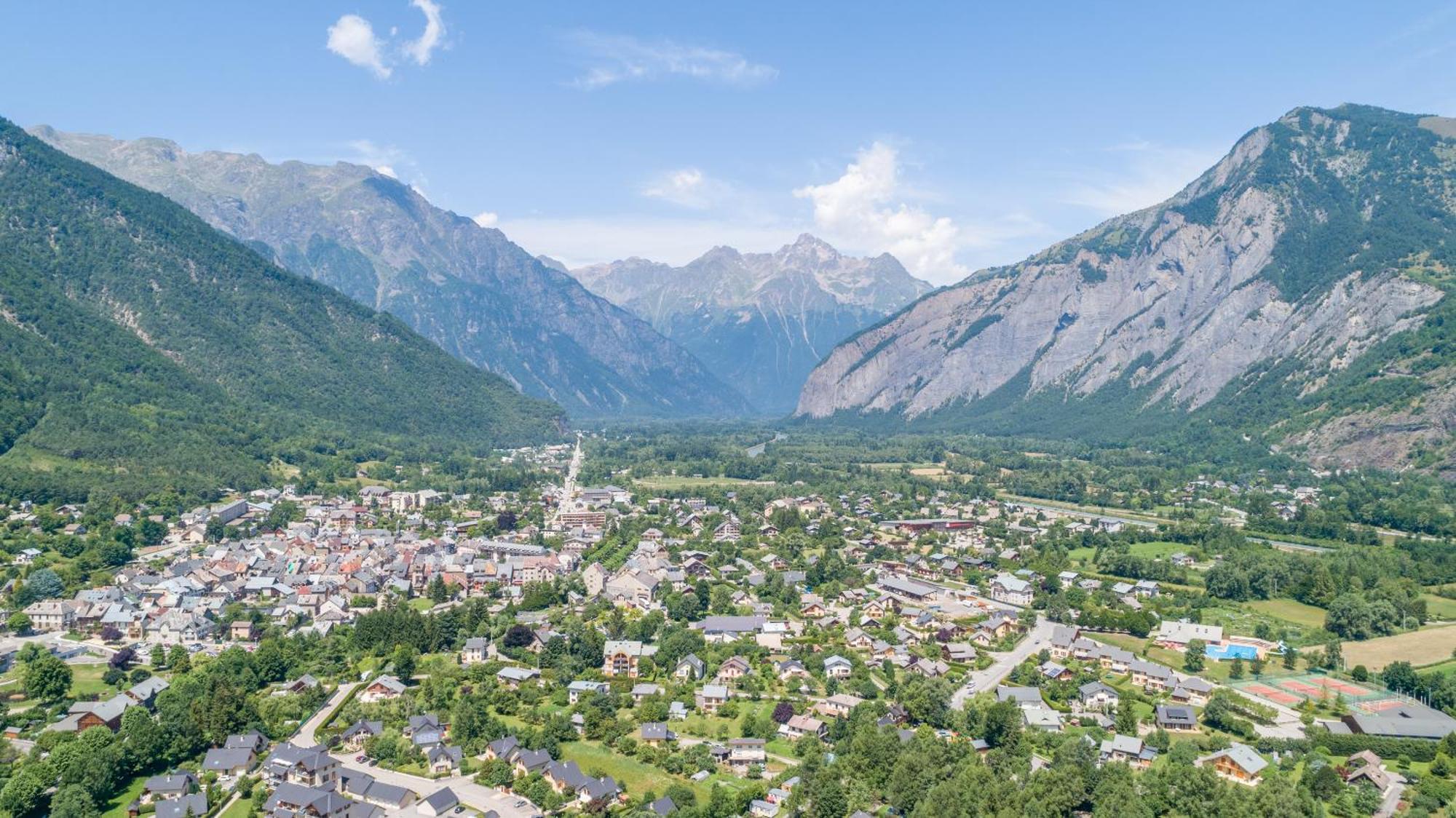Camping Le Colporteur Hotel Le Bourg-dʼOisans Buitenkant foto