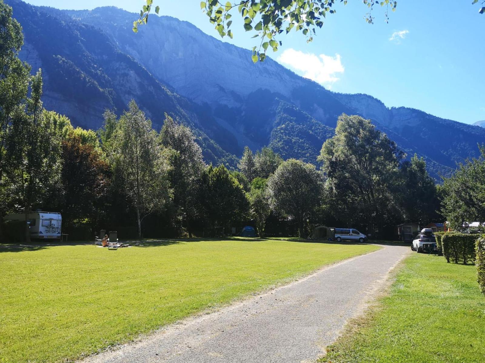 Camping Le Colporteur Hotel Le Bourg-dʼOisans Buitenkant foto