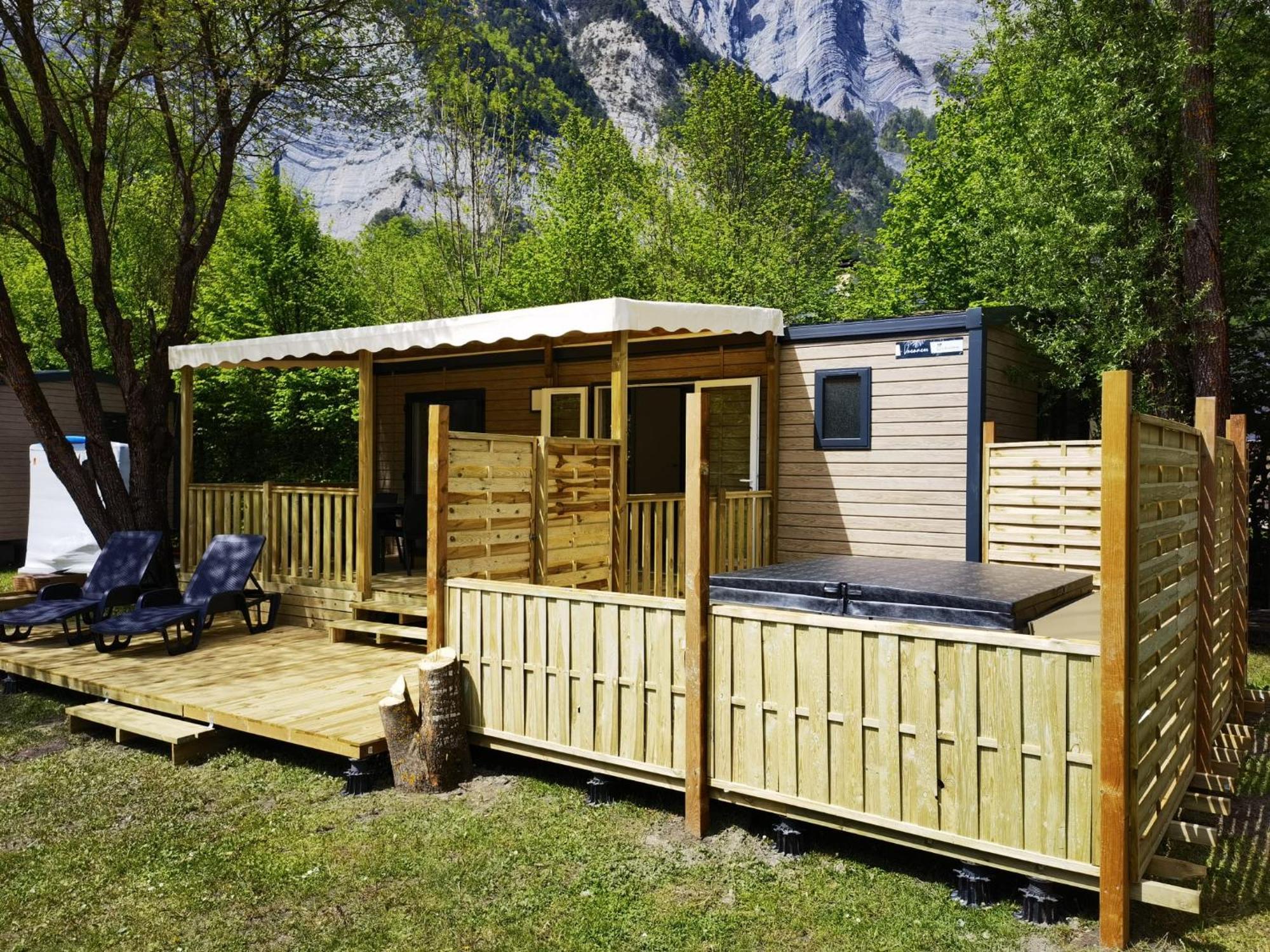 Camping Le Colporteur Hotel Le Bourg-dʼOisans Buitenkant foto