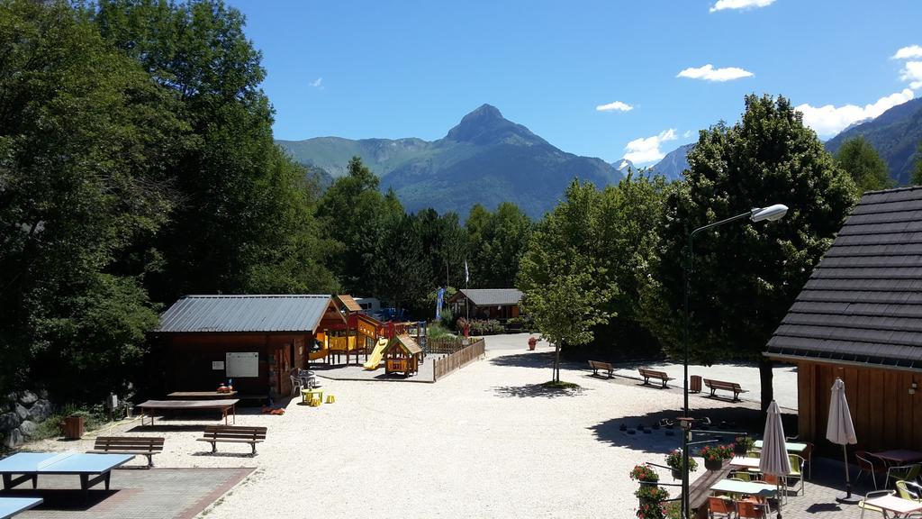 Camping Le Colporteur Hotel Le Bourg-dʼOisans Buitenkant foto