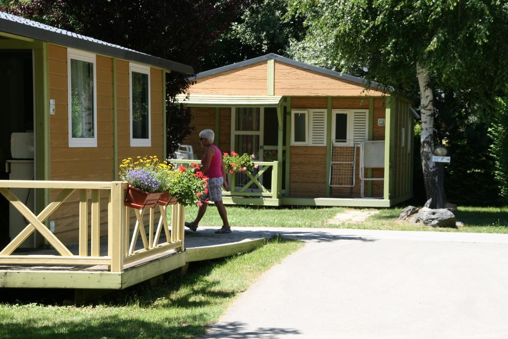 Camping Le Colporteur Hotel Le Bourg-dʼOisans Buitenkant foto