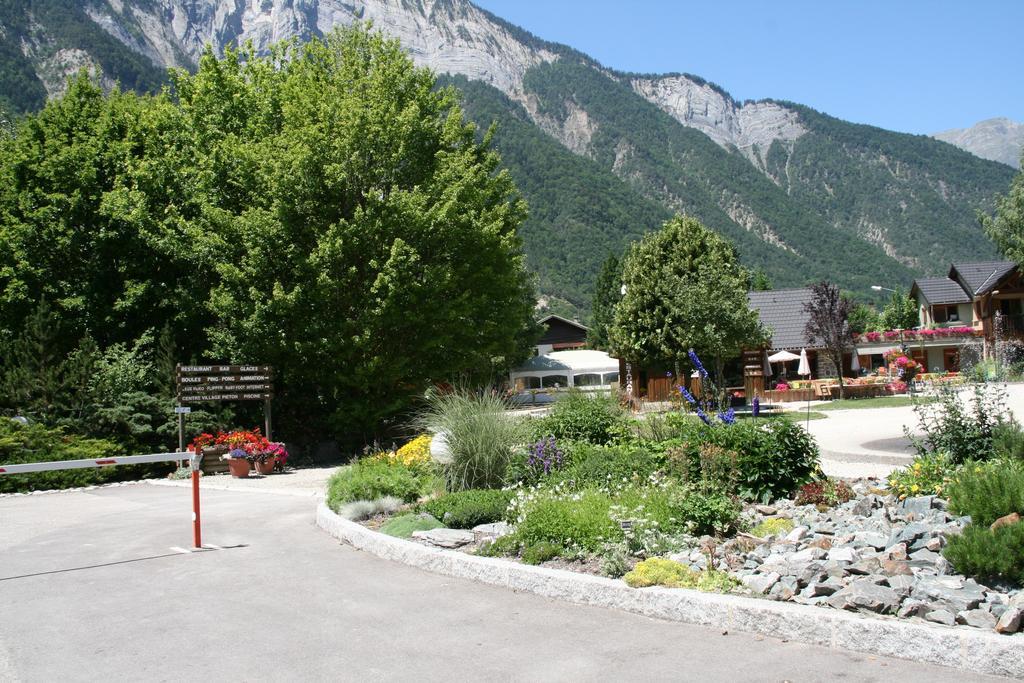 Camping Le Colporteur Hotel Le Bourg-dʼOisans Buitenkant foto