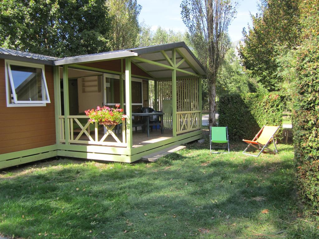 Camping Le Colporteur Hotel Le Bourg-dʼOisans Buitenkant foto
