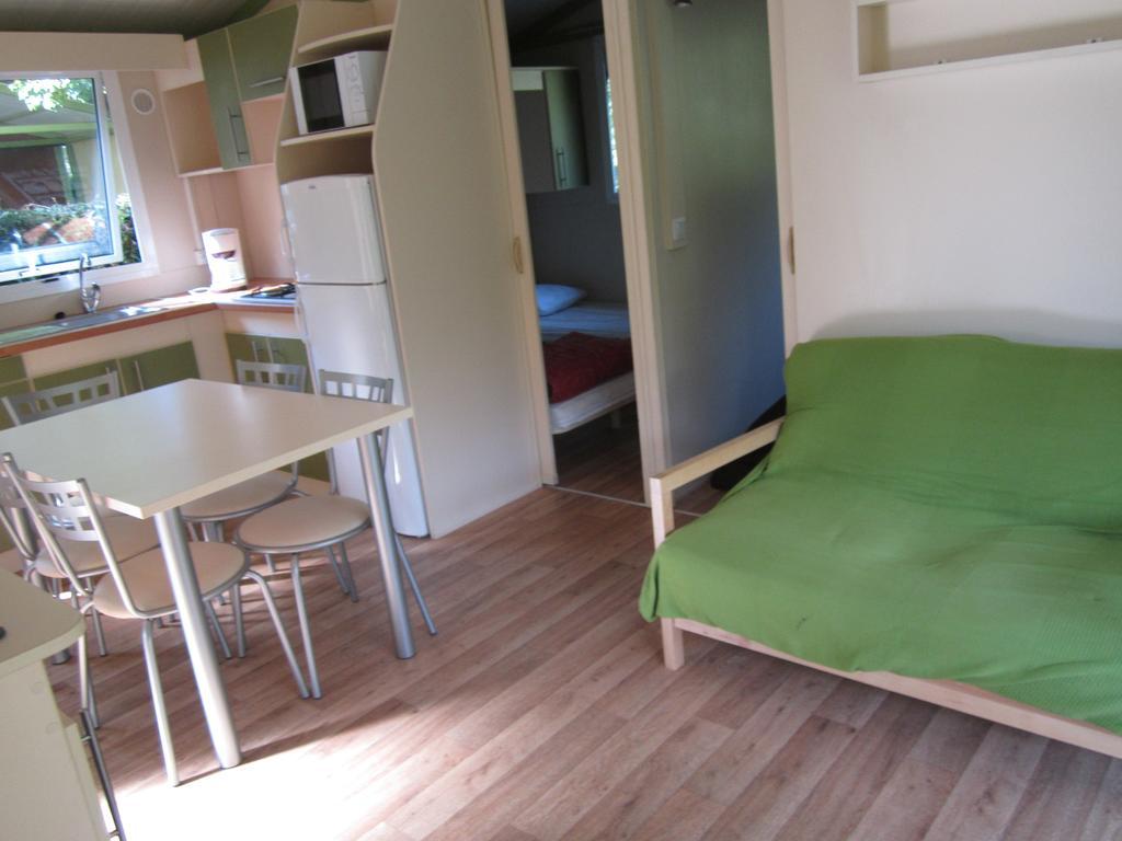 Camping Le Colporteur Hotel Le Bourg-dʼOisans Buitenkant foto