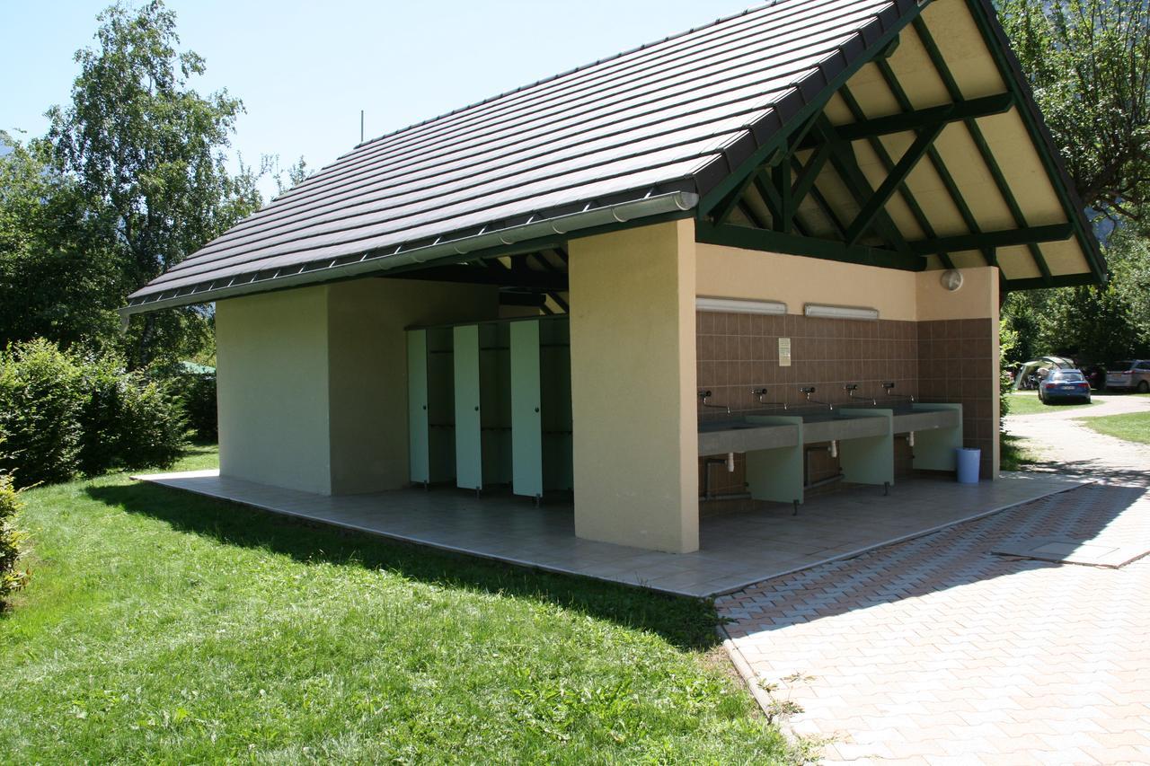 Camping Le Colporteur Hotel Le Bourg-dʼOisans Buitenkant foto
