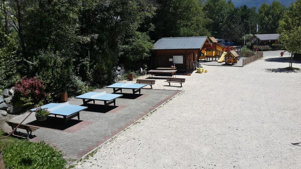 Camping Le Colporteur Hotel Le Bourg-dʼOisans Buitenkant foto
